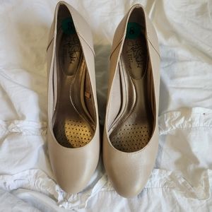 Lifestride nude heels